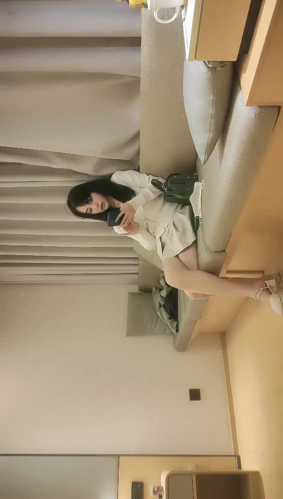 湯臣一品文軒探花】高端車模極品女神一顰一笑魅惑性感，香豔刺激擼管佳作