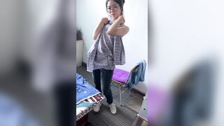 小女友表面斯斯文文 其實很騷 性愛影片被曝光1