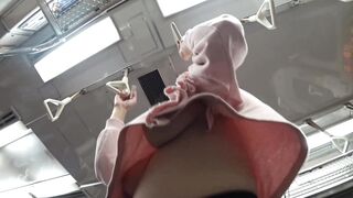 【フルHD 超高画質】ぶらんぶらんとゆれるエロ乳がヤバイ?下から見上げるたわわなおっぱいアングルは絶景過ぎ！！