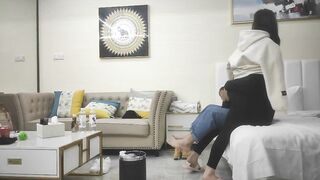 沒想到你這麼騷 大長腿眼鏡妹看著斯文 很騷很會調情