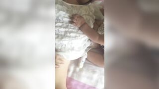 正要餵奶的小嬌妻被剛回家的老公猛幹 兒子在一旁吃奶