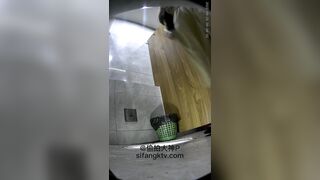酒吧女廁小手電筒補光偷拍多位美女 肥美的小黑鮑-2