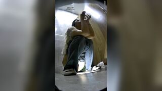 酒吧女廁小手電筒補光偷拍多位美女 肥美的小黑鮑-3