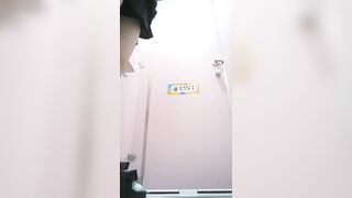公廁偷拍 極品顏值小美女-03