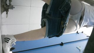 公廁偷拍 極品顏值小美女-07