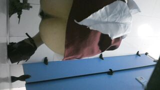 公廁偷拍 極品顏值小美女-11