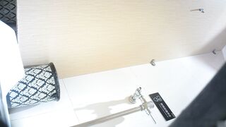 公廁偷拍 極品顏值小美女-13