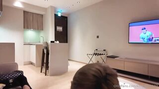 台灣潮妹「kitty2002102」來台中找粉絲玩 不能好好看棒球了 直接在客廳幹起來