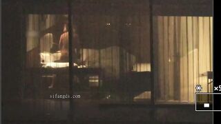 【酒店窗外偷拍】落地窗前做愛最刺激1