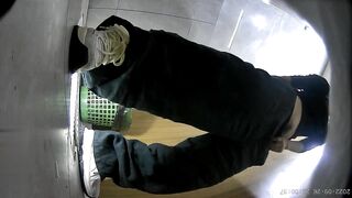 【廁拍】近景偷拍，年輕小姐姐夜場臉穴同框記錄