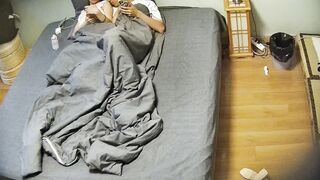 攝影機偷拍大學生情侶 青春女孩被男友射了一嘴後再吃外賣1