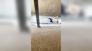 小情侶超大膽在無人小巷口上啪啪 摸奶口交打手槍 小女友吃雞的樣子非常嫻熟 2