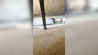 小情侶超大膽在無人小巷口上啪啪 摸奶口交打手槍 小女友吃雞的樣子非常嫻熟 2