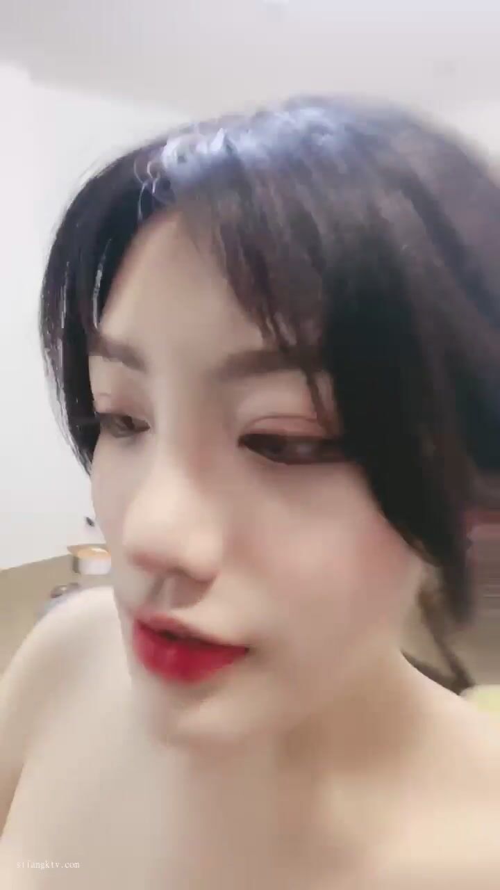 越南的爆胸網紅nanacute極品一線天白虎穴meowsex大波波3